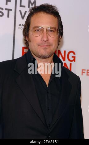 John Corbett arrive à la première mondiale d'élever Helen le soir de l'ouverture du Festival du film Tribeca 2004 à New York, le samedi 1er mai 2004. (Photo : John Corbett). Photo de Nicolas Khayat/ABACA. Banque D'Images