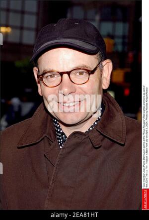 Jean-Pierre Darroussin, membre du casting, arrive à la première de Feux Rouges (lumières rouges) dans le cadre du Tribeca film Festival 2004 à New York le 3 avril 2004. Photo de Nicolas Khayat/Abaca Banque D'Images