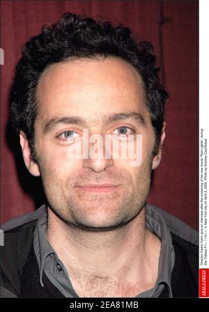 Le réalisateur Cedric Kahn donne une interview après la projection de son nouveau film Red Lights, pendant le Tribeca film Festival, à New York le 3 avril 2004. Photo par Antoine Cau/Abaca Banque D'Images