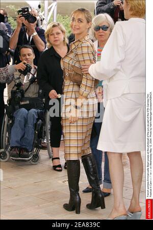 L'actrice française Emmanuelle Beart pose au photocall du jury dans le cadre du 57e Festival de Cannes le mercredi 12 mai 2004. Photo de Hahn-Nebinger-Gorassini/ABACA. Banque D'Images