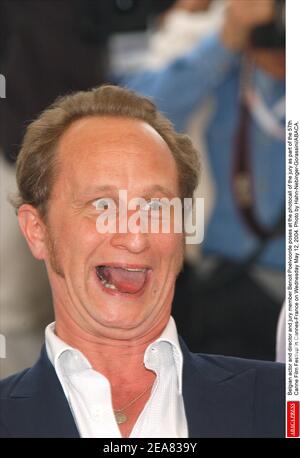 Benoit Poelvoorde, acteur et réalisateur belge, pose à la photocalque du jury dans le cadre du 57e Festival Canne à Cannes-France le mercredi 12 mai 2004. Photo de Hahn-Nebinger-Gorassini/ABACA. Banque D'Images