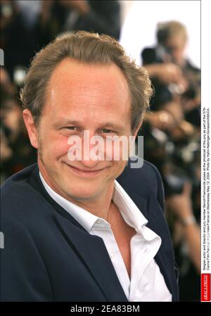 Benoit Poelvoorde, acteur et réalisateur belge, pose à la photocalque du jury dans le cadre du 57e Festival Canne à Cannes-France le mercredi 12 mai 2004. Photo de Hahn-Nebinger-Gorassini/ABACA. Banque D'Images