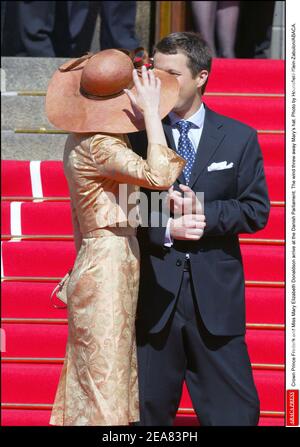 Le prince héritier Frederik et Mlle Mary Elizabeth Donaldson arrivent au Parlement danois. Le vent jeta le chapeau de Mary. Photo de Hounsfield-Klein-Zabulon/ABACA. Banque D'Images