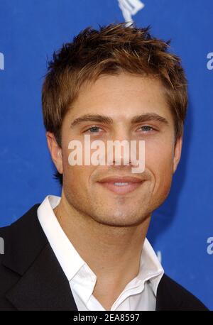 Eric Winter arrive à la 31e présentation annuelle des arts créatifs des Emmy Awards de la journée, qui s'est tenue à la Hollywood & Highland Grand Ballroom, à Los Angeles, le samedi 15 mai 2004. (Photo : Eric Winter). Photo de Nicolas Khayat/ABACA. Banque D'Images