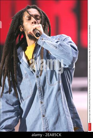 Julian Marley, chanteur jamaïcain, se présente au concert de charité We are the future au Circus Maximus à Rome-Italie le 16 mai 2004. Photo de Laurent Zabulon/ABACA. Banque D'Images