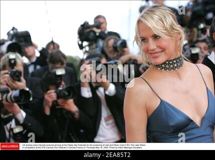 L'actrice AMÉRICAINE Daryl Hannah photographiée arrivant au Palais des Festivals pour la projection du film The Lady Killers de Joel et Ethan Coen compétition au 57e Festival de Cannes le jeudi 18 mai 2004. Photo de Hahn-Nebinger-Gorassini/ABACA Banque D'Images