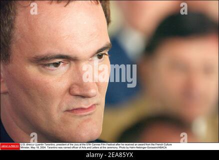 Le réalisateur américain Quentin Tarantino, président du jury du 57e Festival de Cannes après avoir reçu un prix du ministre français de la Culture, le 18 mai 2004. Tarantino a été nommé officier des arts et des lettres à la cérémonie. Photo de Hahn-Nebinger-Gorassini/ABACA Banque D'Images
