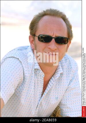 L'acteur belge Benoit Poelvoorde à la Plage des Palmes à Cannes-France le 18 mai 2004 dans le cadre du 57e Festival de Cannes. Photo de Hahn-Nebinger-Gorassini/ABACA Banque D'Images