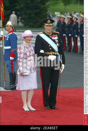 Le roi Harald et la reine Sonja de Norvège arrivent à la cathédrale de Santa Maria la Real de la Almudena pour la cérémonie de mariage du prince héritier Felipe d'Espagne et de Letizia Ortiz à Madrid-Espagne le samedi 22 mai 2004. Photo d'Abd Rabbo-Hounsfield-Klein-Mousse-Zabulon/ABACA. Banque D'Images