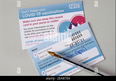 carte de vaccination nhs covid-19, vaccin oxford astrazeneca, premier jab Banque D'Images