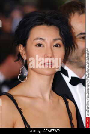 L'actrice Maggie Cheung arrive à la cérémonie de clôture de la 57e édition du Festival de Cannes qui s'est tenue au Palais des Festivals de Cannes-France le 22 mai 2004. Photo de Hahn-Nebinger-Gorassini/ABACA Banque D'Images