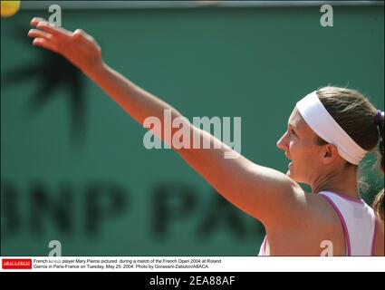 Mary Pierce, joueuse française de tennis, photographiée lors d'un match de l'Open de France 2004 à Roland Garros à Paris-France le mardi 25 mai 2004. Photo de Gorassini-Zabulon/ABACA. Banque D'Images