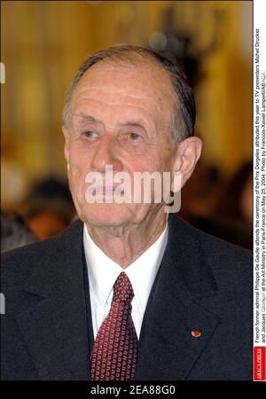 L'ancien amiral français Philippe de Gaulle assiste à la cérémonie du Prix Dorgeles attribué cette année aux présentateurs de la télévision Michel Drucker et Jacques Chancel au ministère de l'Art à Paris-France le 25 mai 2004. Photo de François-Xavier Lamperti/ABACA. Banque D'Images