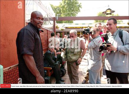 Jean-Marc Mormeck, boxeur français, photographié au Roland Garros 'Village' lors de l'Open de France 2004 à Paris-France le vendredi 28 mai 2004. Photo de Gorassini- Zabulon/ABACA. Banque D'Images