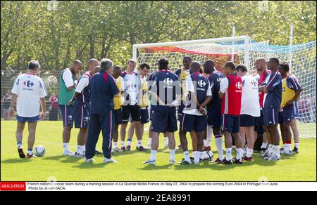 L'équipe nationale française de football lors d'une session de formation à la Grande Motte-France le 27 mai 2004 pour préparer l'Euro 2004 à venir au Portugal en juin prochain. Photo de Java/ABACA. Banque D'Images