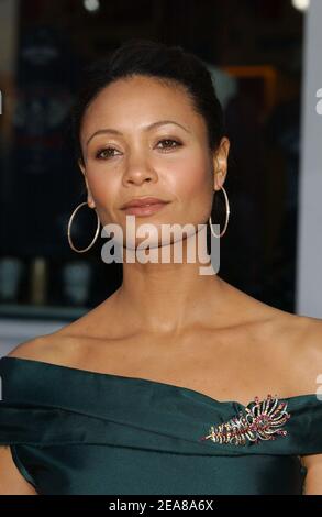 Thandie Newton, membre du casting, participe à la première mondiale des chroniques de Riddick à l'amphithéâtre universel. Los Angeles, le 3 juin 2004. (Photo : Thandie Newton). Photo de Lionel Hahn/Abaca. Banque D'Images