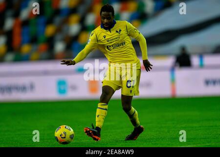 Adrien Tameze (Hellas Verona FC) pendant Udinese Calcio vs Hellas Verona FC, football italien Serie A match à Udine, Italie. , . Février 07 2021 (photo d'IPA/Sipa USA) crédit: SIPA USA/Alay Live News Banque D'Images