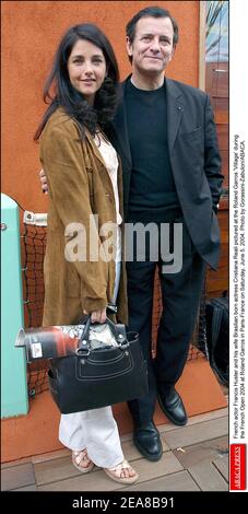 L'acteur français Francis Huster et son épouse, l'actrice brésilienne Cristiana Reali, photographiée au Roland Garros 'Village' lors de l'Open de France 2004 à Roland Garros à Paris-France le samedi 5 juin 2004. Photo de Gorassini-Zabulon/ABACA. Banque D'Images