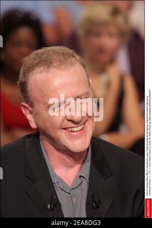 Jean Teule, compagnon de l'actrice française Miou-Miou, photographié à l'enregistrement du talk show de Michel Drucker 'vivre Dimanche' (France 2) à Paris-France le 14 juin 2004. Photo de Jean-Jacques Datcary/ABACA. Banque D'Images