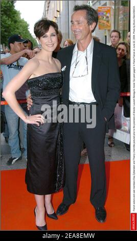 Acteurs et acteurs français Elsa Zylberstein et Thierry Lhermitte photographiés avant la première du film du réalisateur Laurent Benegui 'qui perd gagne' à Paris-France le 22 juin 2004. Photo de Bruno Klein/ABACA. Banque D'Images