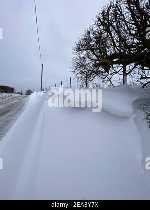 Londres, Royaume-Uni. 8 février 2021. Storm Darcy apporte de la neige à Wye dans le Kent. Credit: JOHNNY ARMSTEAD/Alamy Live News Banque D'Images