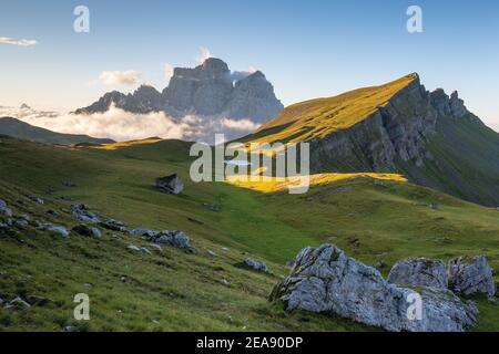 Monte Pelmo et Mondeval. Lac Baste. Les Dolomites. Alpes italiennes. Europe Banque D'Images