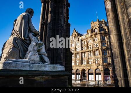 Vue sur le grand magasin Jenners vu depuis le monument Scott sur Princes Street Édimbourg. Le magasin fermera de façon permanente en 2021. Écosse, Royaume-Uni Banque D'Images