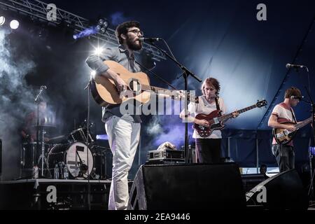 Le groupe folklorique américain Woods se déroule en direct sur scène dans le cadre du festival Greenman 2013 à Glanusk, au sud du pays de Galles Banque D'Images