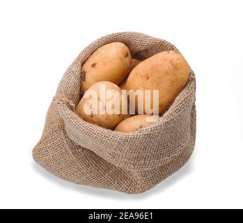 Sac de jute avec pommes de terre isolées sur fond blanc Banque D'Images