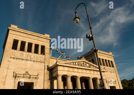 L'été dans la ville, Königsplatz Munich, Ferris Wheel Banque D'Images