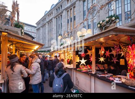 Marché de Noël en face de Carsch-Haus, Düsseldorf Banque D'Images