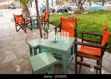 Folegandros, Grèce - 24 septembre 2020 : taverne grecque près de la plage d'Agali sur l'île de Folegandors. Cyclades, Grèce Banque D'Images