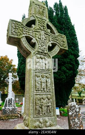 Face Ouest. La Croix de Muiredach est une grande croix celtique du 10ème, ou peut-être du 9ème siècle, de 5.5 mètres de haut située à Monasterboice dans le comté de Louth dans le Banque D'Images