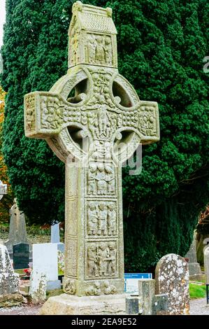 Face Ouest. La Croix de Muiredach est une grande croix celtique du 10ème, ou peut-être du 9ème siècle, de 5.5 mètres de haut située à Monasterboice dans le comté de Louth dans le Banque D'Images