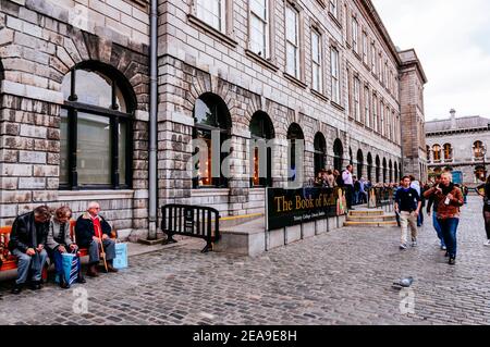 L'entrée de la bibliothèque abritant le Livre de Kells à Trinity College de Dublin. Dublin, Irlande, Europe Banque D'Images