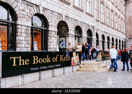L'entrée de la bibliothèque abritant le Livre de Kells à Trinity College de Dublin. Dublin, Irlande, Europe Banque D'Images