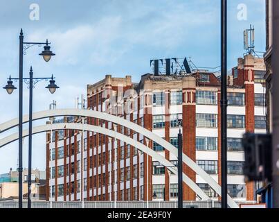 Le Tea Building Shoreditch London, situé au 56 Shoreditch High St., a ouvert ses portes en 1933 en tant qu'usine de Liptons Tea, aujourd'hui une plaque tournante pour les industries de la technologie et de la création. Banque D'Images