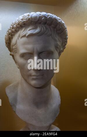 Rome, Italie février 4 2021: 'Napoleone e il mito di Roma' - marché de Traiano, musée du Forum impérial. Portrait en marbre d'Augusto. © Andrea Sabbadini Banque D'Images