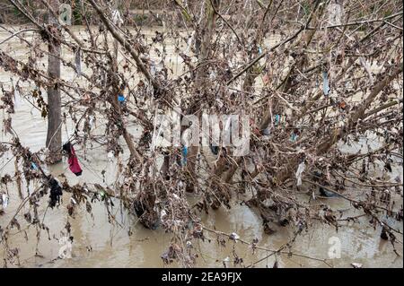 Rome, Italie 03/02/2021: Le fleuve Tevere après l'inondation. © Andrea Sabbadini Banque D'Images