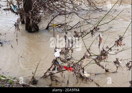 Rome, Italie 03/02/2021: Le fleuve Tevere après l'inondation. © Andrea Sabbadini Banque D'Images