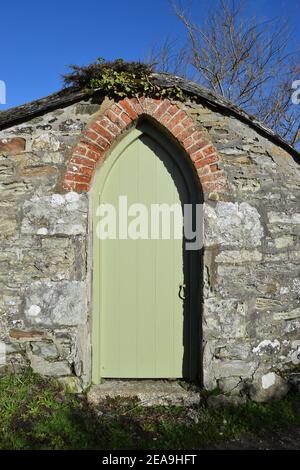 Porte dans le mur de jardin Banque D'Images