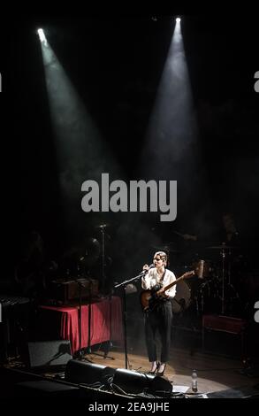 Anna Calvi sur scène au Islington Assembly Hall de Londres le lendemain du lancement de son deuxième album Banque D'Images