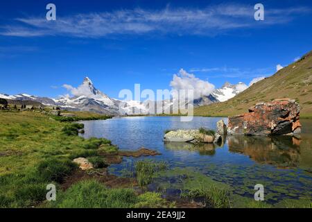 Montagne du Cervin et lac Stellisee dans les alpes suisses, Zermatt, Suisse 2020 Banque D'Images