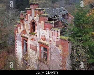 Maison ruine près de Kastel-Staadt, vallée de Saar, Rhénanie-Palatinat, Allemagne Banque D'Images