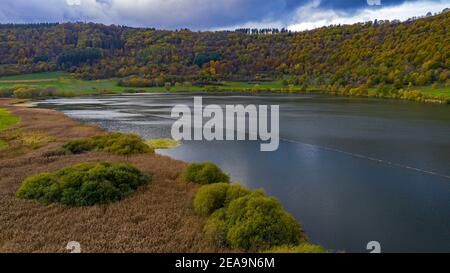 Meerfelder Maar près de Meerfeld, Vulkaneifel, Eifel, Rhénanie-Palatinat, Allemagne Banque D'Images