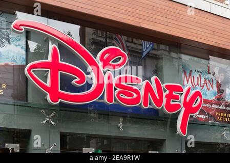 Logo Boutique enseigne avant de la marque détaillant magasin de jouets Boutique pour enfants Disney, 350-352 Oxford Street, Londres W1C 1JH Banque D'Images