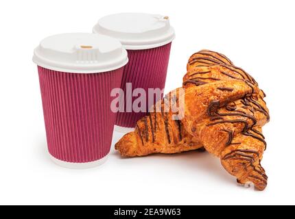Deux tasses en papier de café et croissants frais pour le petit déjeuner Banque D'Images
