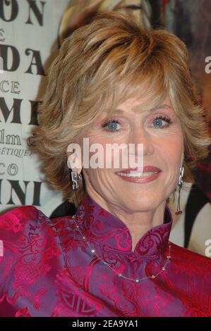 L'actrice américaine Jane Fonda, mariée au regretté réalisateur français Roger Vadim, pose à son arrivée à la première de 'Vadim, un Milliardaire du bonheur', un documentaire de Eddy Vicken sur la vie de Vadim, au cinéma Publicis sur les champs-Elyses à Paris, en France, le 4 octobre 2005. Photo de Denis Guignebourg/ABACAPRESS.COM Banque D'Images