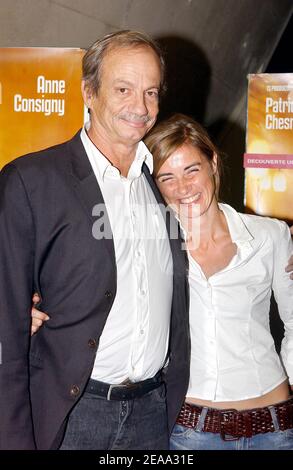 Les acteurs Patrick Chesnais et Anne Consigny posent à la première du film de Stephane Brize « Je ne suis pas la pour et aime » à l'UGC cite le cinéma les Halles à Paris, en France, le 10 octobre 2005. Photo de Giancarlo Gorassini/ABACAPRESS.COM. Banque D'Images