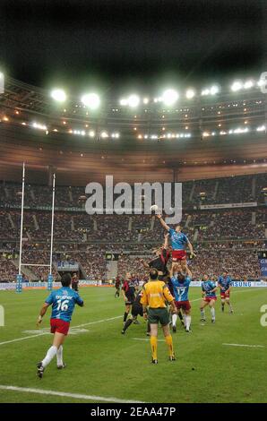 Vue générale de la foule au neuvième jour du TOP 14, le Stade Francais a gagné 29/15 contre le Stade Toulousain, c'était un record mondial de rugby avec 79502 spectateurs au stade Stade de France, à Saint Denis, France, le 15 octobre 2005. Photo de Christophe Guibbbaud/CAMELEON/ABACAPRESS.COM Banque D'Images